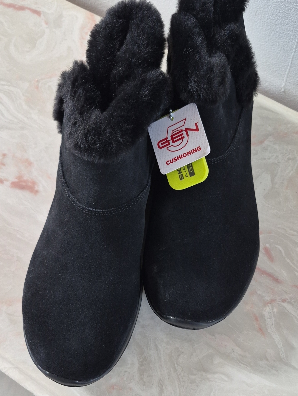 Women’s Black Faux Fur Clog Slippers with Cushioned Comfort